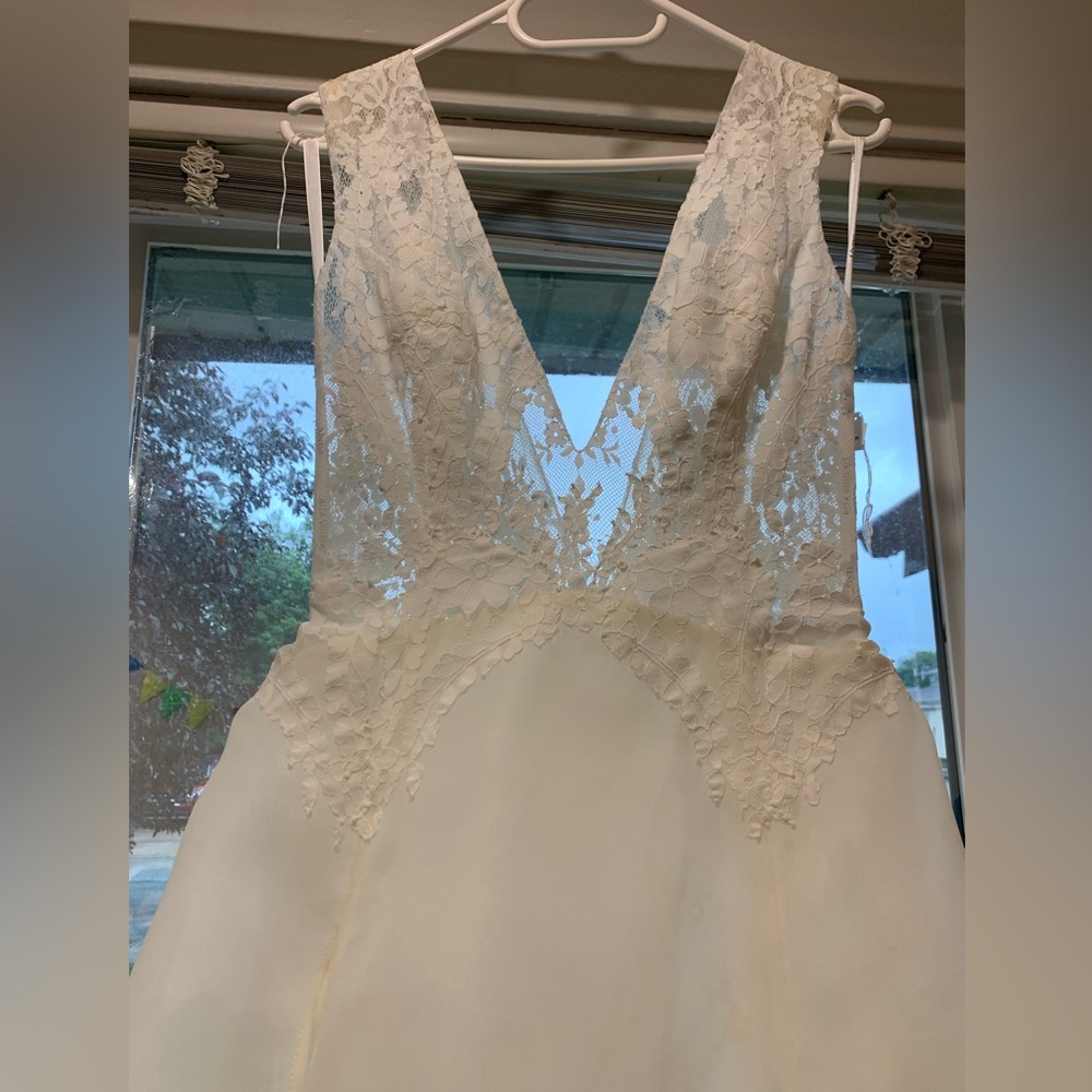 Sale‼️ BNWT Lace feminine wedding dress - Picture 4 of 10